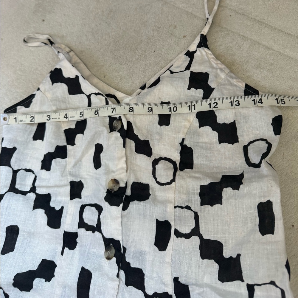 Sleeveless Linen Black and White Patterned Button-Front Cami Top - Picture 6 of 6